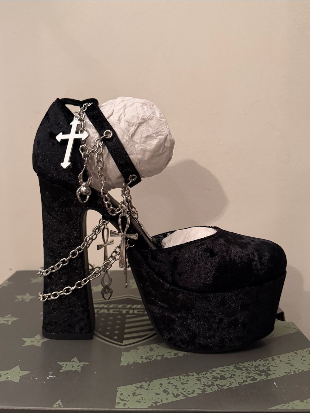 Dolls Kill the Craft Betches of Eastwick Black Velvet Platform Heels Chains Sz9